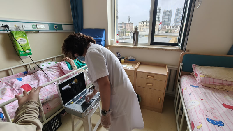 老年人经常咬舌头、吃饭呛咳？别不当回事！可能是这3种疾病的信号